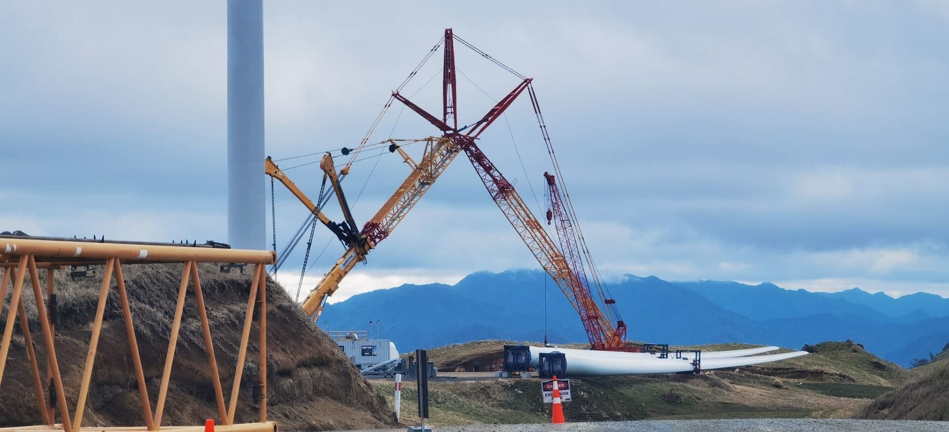 Wind turbine crane lift